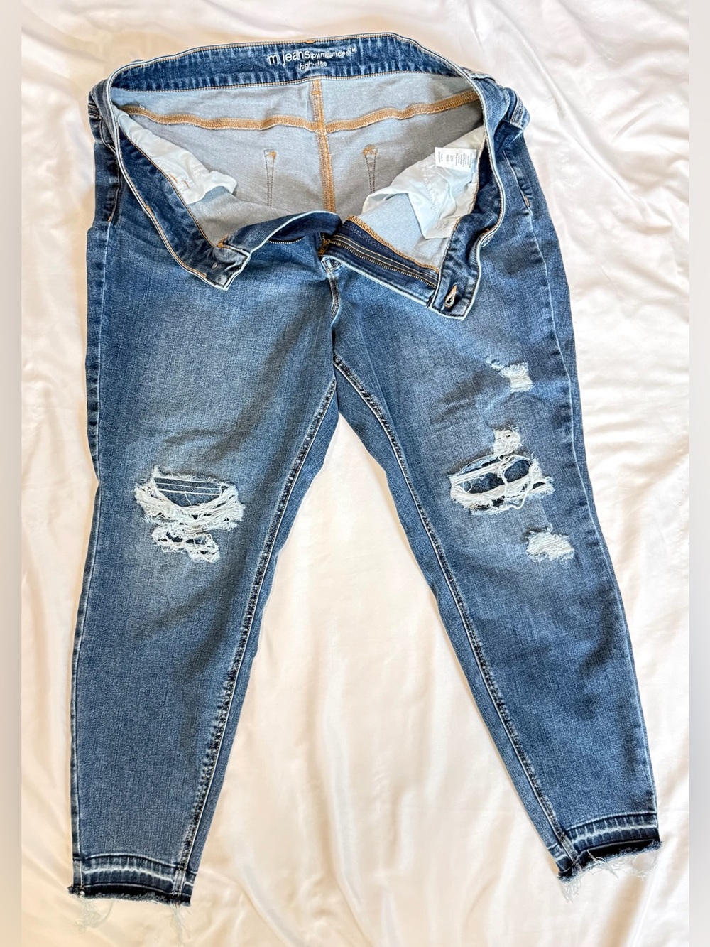 Women's Distressed Skinny Jeans - Blue